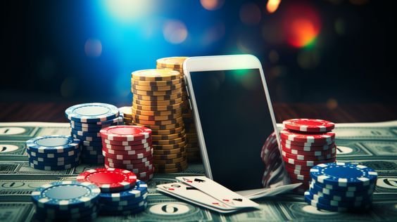 Pengguna membaca syarat dan ketentuan penggunaan platform hiburan online Indonesia